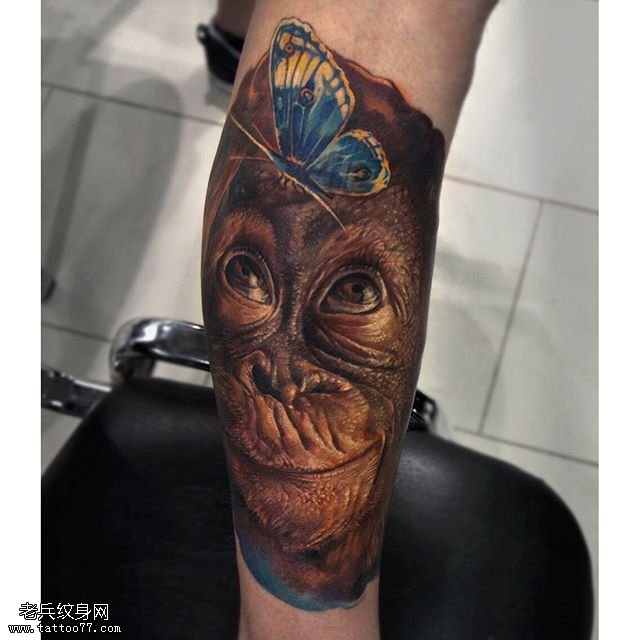 手臂写实小猩猩纹身图案