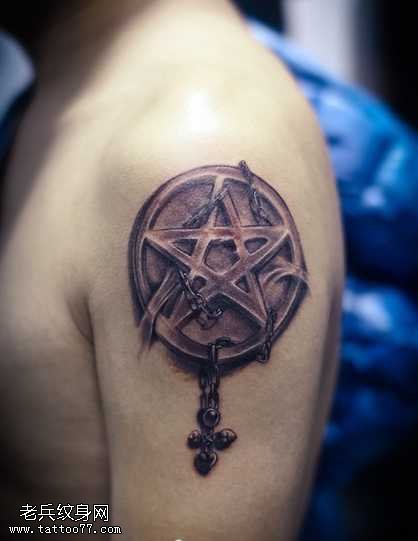 手臂五芒星纹身图案