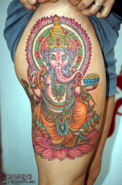 腿部漂亮的扑梦网纹身图案