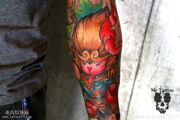 手臂水彩的小猴纹身图案