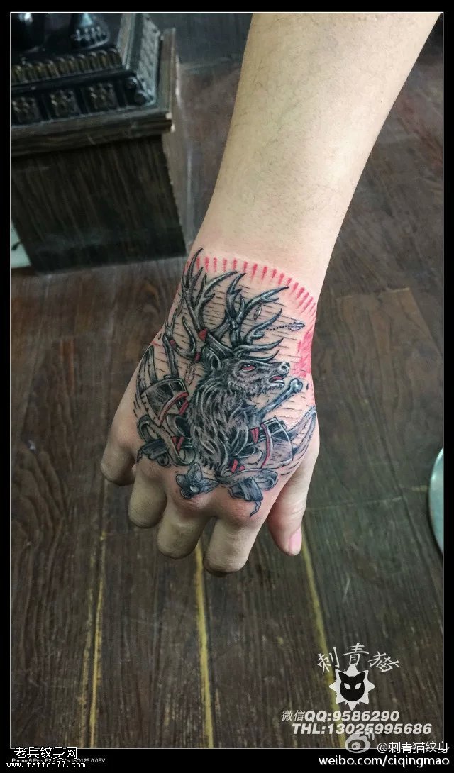手臂经典麋鹿纹身图案