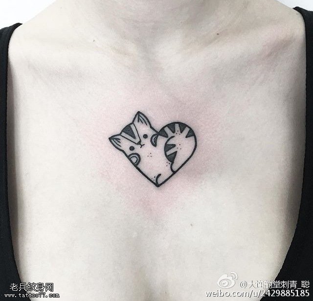 胸口的小猫咪纹身图案