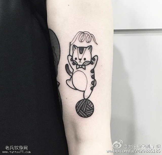 爱玩的小猫咪纹身图案