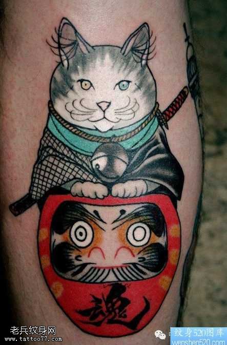 腿部一组招财猫纹身图案