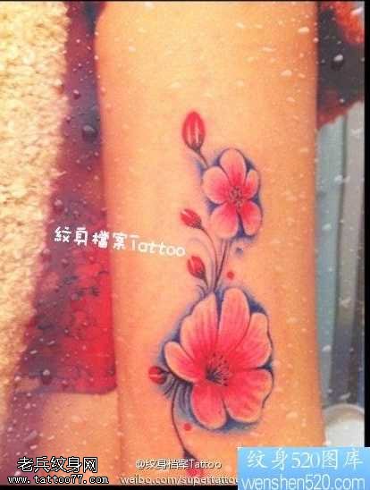 腿部花纹身图案