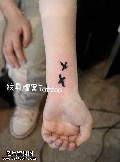 手部鸽子纹身图案