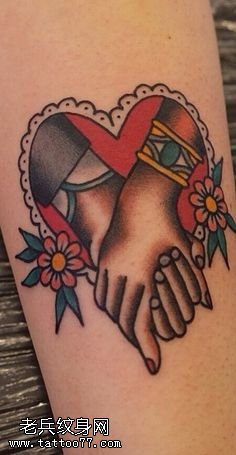 小臂友谊之手纹身图案