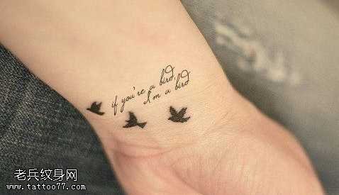 手部和平鸽纹身图案