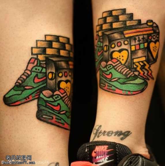 腿部鞋子纹身图案