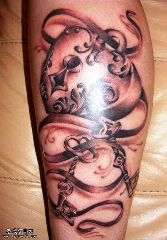 腿部锁纹身图案
