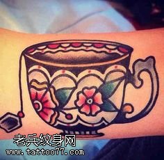 手臂一只梵花碗纹身图案