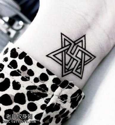 手腕六芒星纹身图案