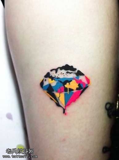 一幅彩色钻石纹身图案