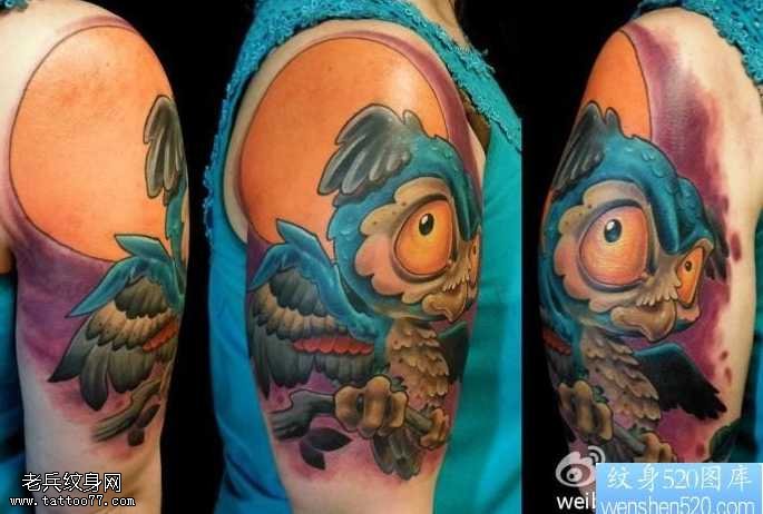 手臂萌鹰纹身图案