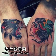 手面上的黑豹美女纹身图案