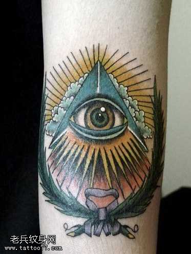 手部翅膀眼睛纹身图案