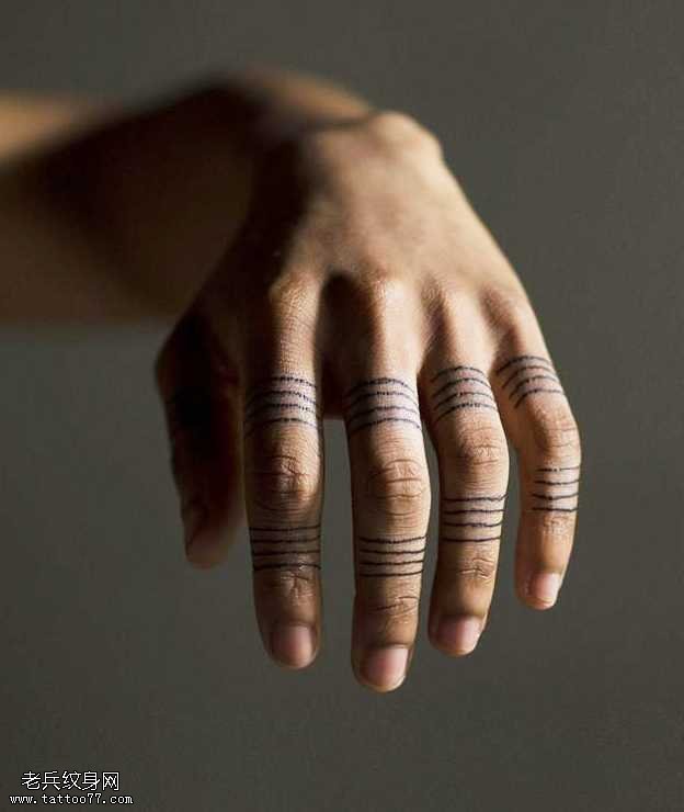 手指戒指纹身图案