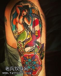 大臂火辣的美人鱼纹身图案