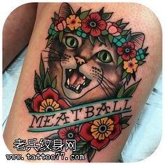 腿部的花环猫咪纹身图案