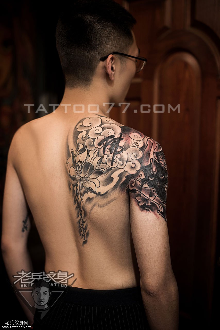 反半胛云雾莲花达摩纹身图案作品