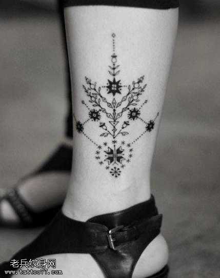 腿部花环图腾纹身图案