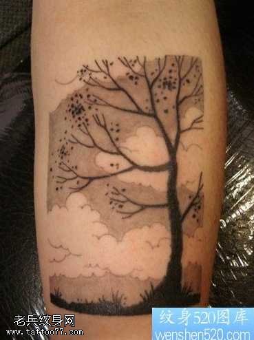 手臂树纹身图案