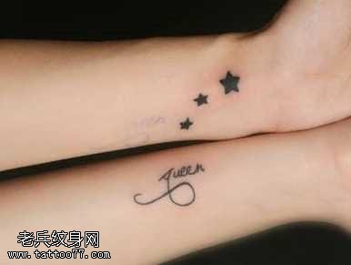 手部英文字母五角星纹身图案
