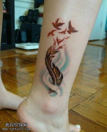 一组羽化燕纹身图案