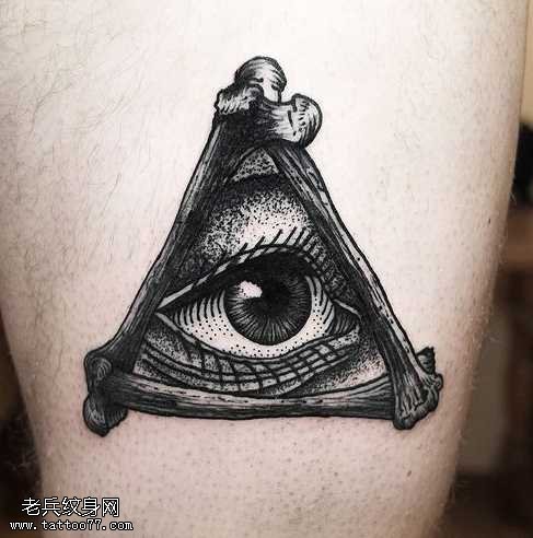 腿部一只眼睛纹身图案