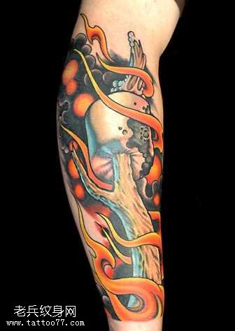 腿部枯树枝纹身图案