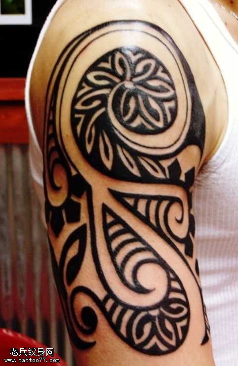 手臂帅气的图腾纹身图案