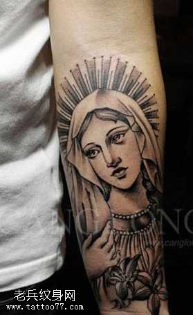 手臂圣母玛利亚纹身图案