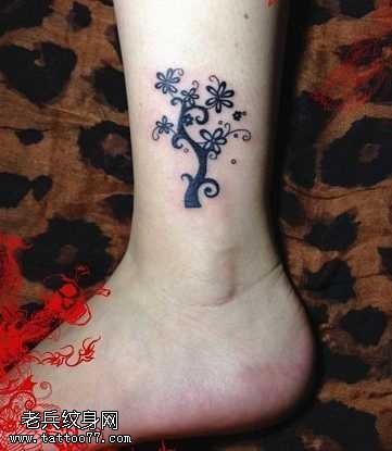 腿部小树纹身图案