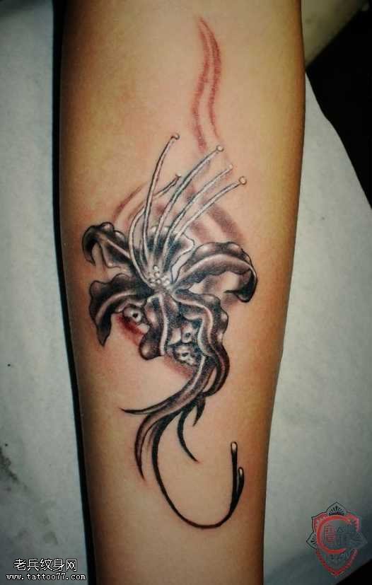 腿部红色曼陀罗纹身图案