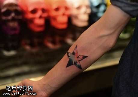 手部个性五角星纹身图案