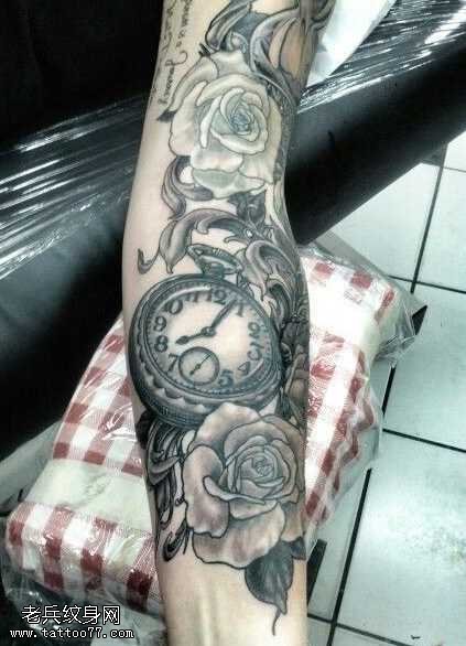 个性怀表纹身图案