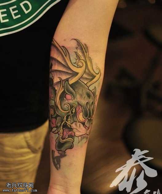 手部欧美龙头纹身图案