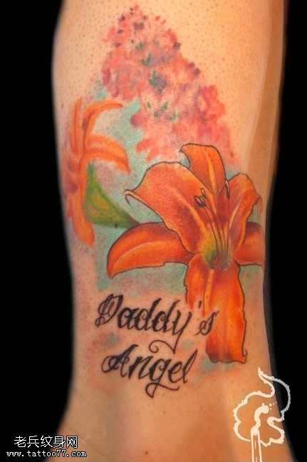 腿部百合花纹身图案