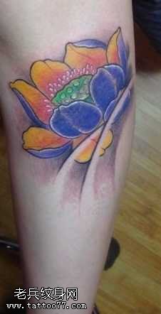 腿部莲花纹身图案