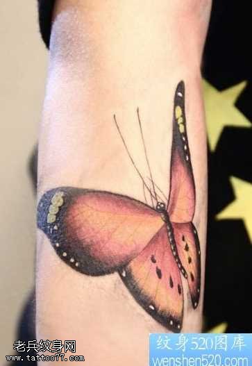 手臂蝴蝶纹身图案