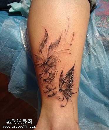 腿部蝴蝶纹身图案