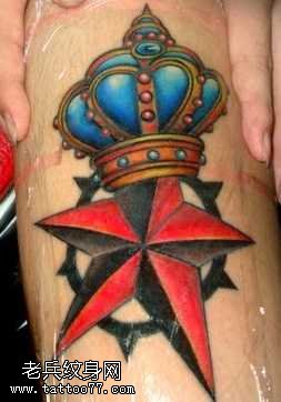 腿部五芒星皇冠纹身图案