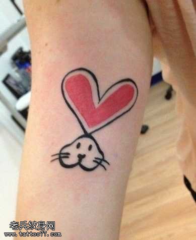 手臂卡通兔子纹身图案