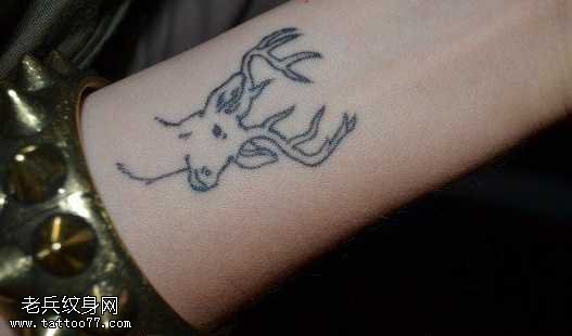 手腕小清新羚羊纹身图案