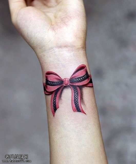 手腕蝴蝶结纹身图案