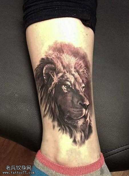 脚踝狮子纹身图案