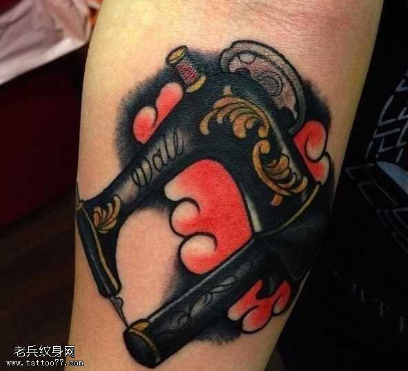 手臂缝纫机纹身图案