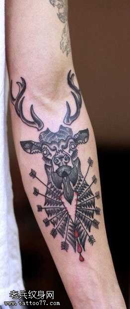 手臂羚羊纹身图案