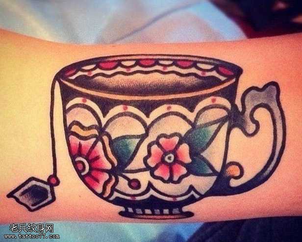 小心意的茶杯纹身图案