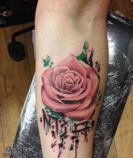 手臂粉色玫瑰花纹身图案
